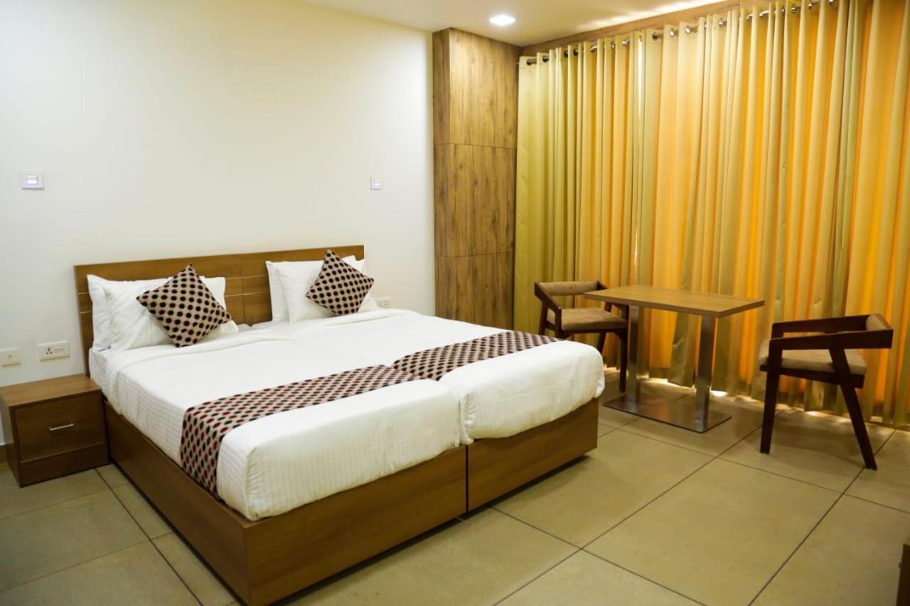 Kb Residency Hotell Kozhikode Exteriör bild